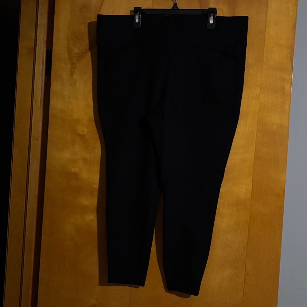 Black Women’s Stretch Ponte Capri Pants